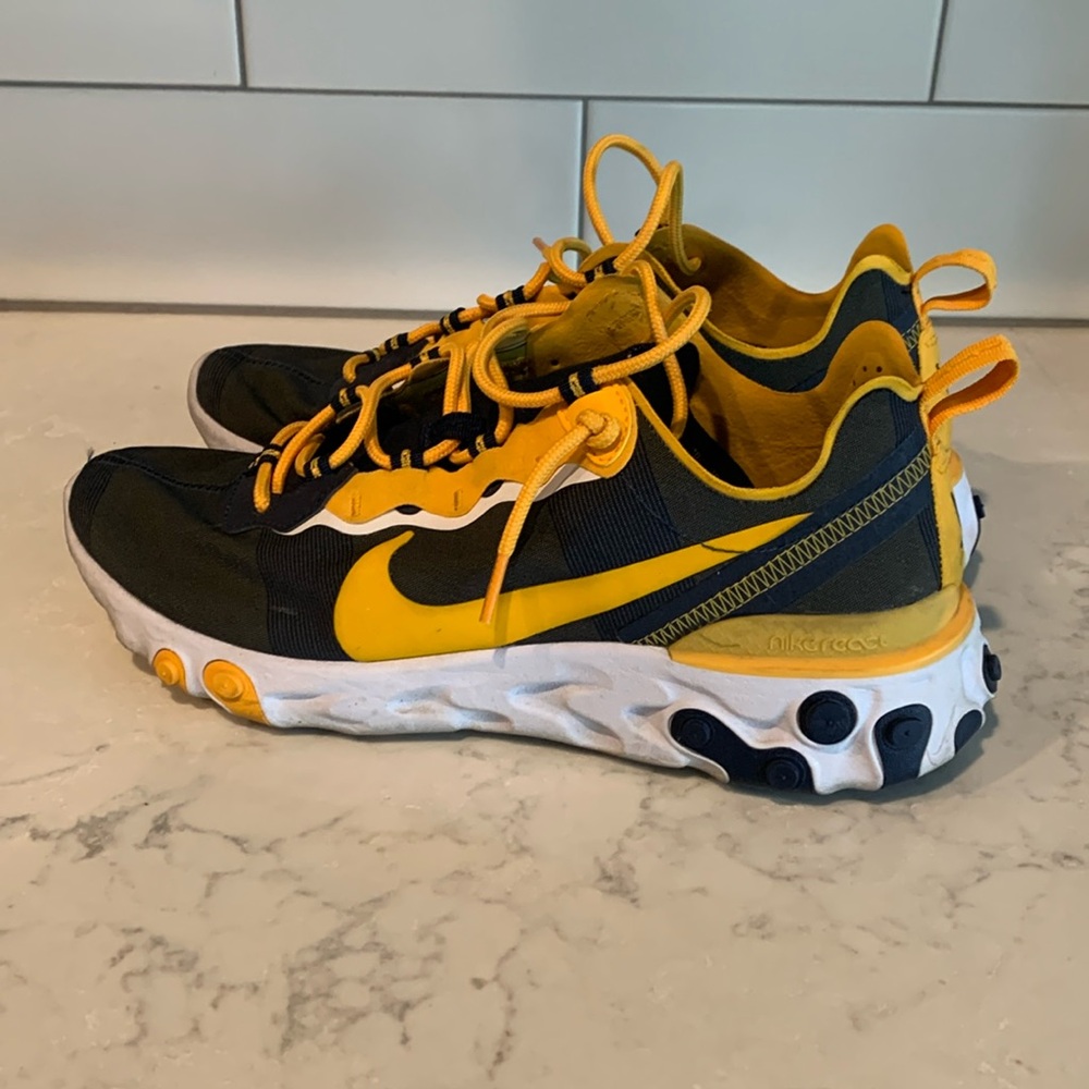 Nike West Virginia Men’s React (Size: 10.5)